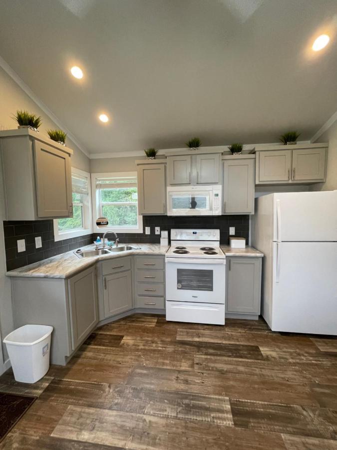 Charming Tiny Home! Close To Oxford, Lake, Safari Animal Zoo Sardis